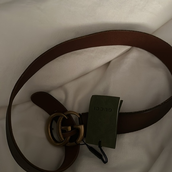 GG MARMONT WIDE BELT
New Brown Gucci Belt - Picture 3 of 5
